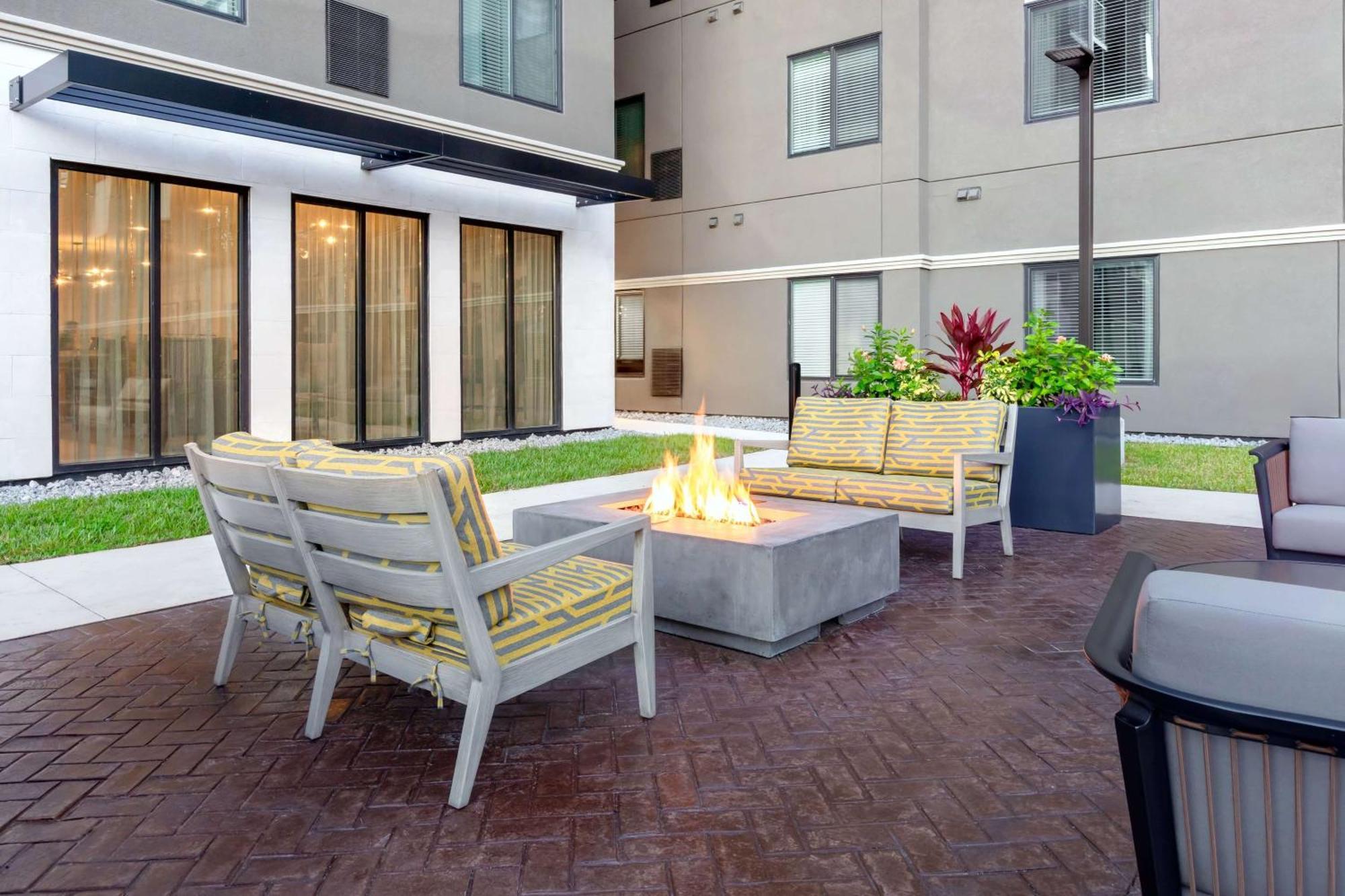 Waterwalk Extended Stay By Wyndham Jacksonville Deerwood Pk ภายนอก รูปภาพ